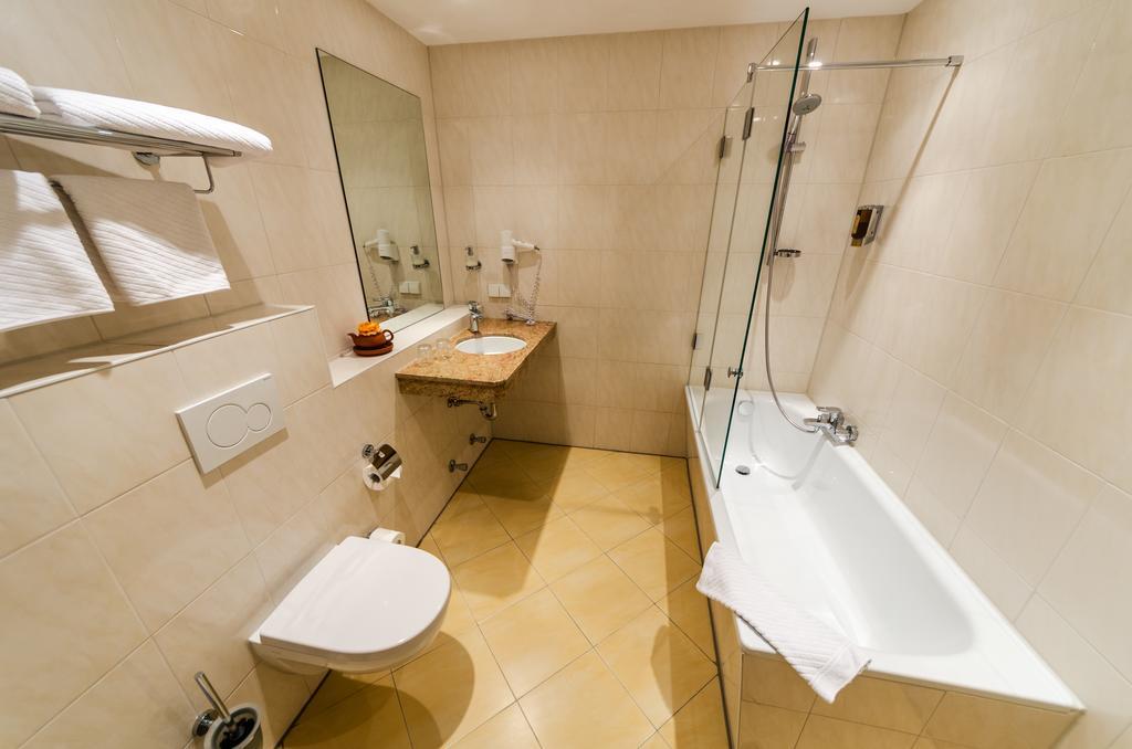 Hotel Alte Post Lehrte Extérieur photo